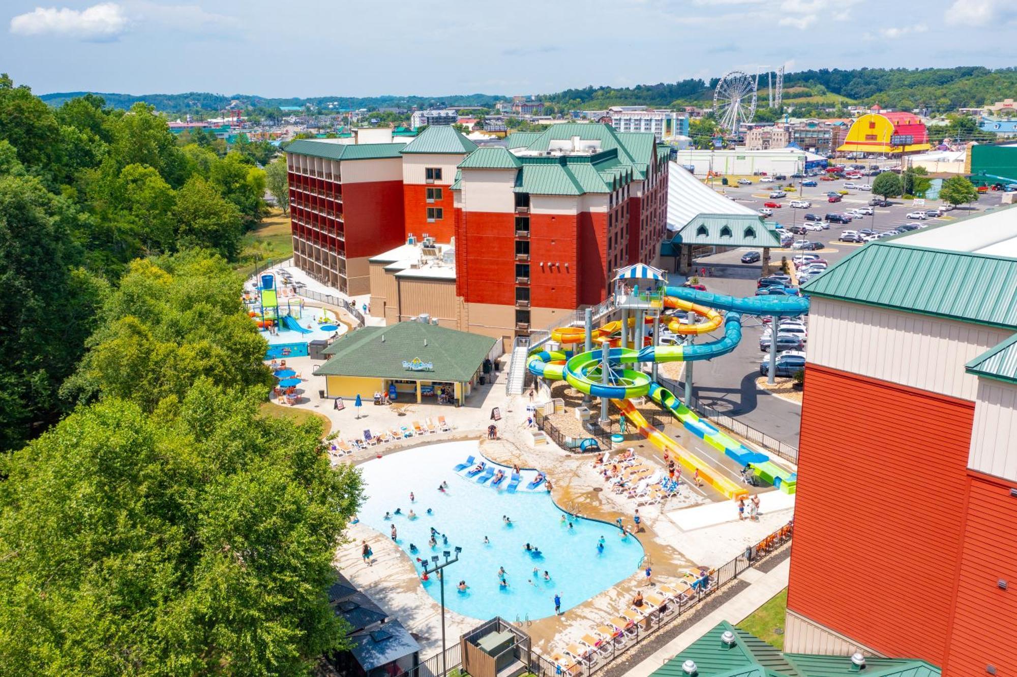 Country Cascades Waterpark Resort Pigeon Forge Exterior photo