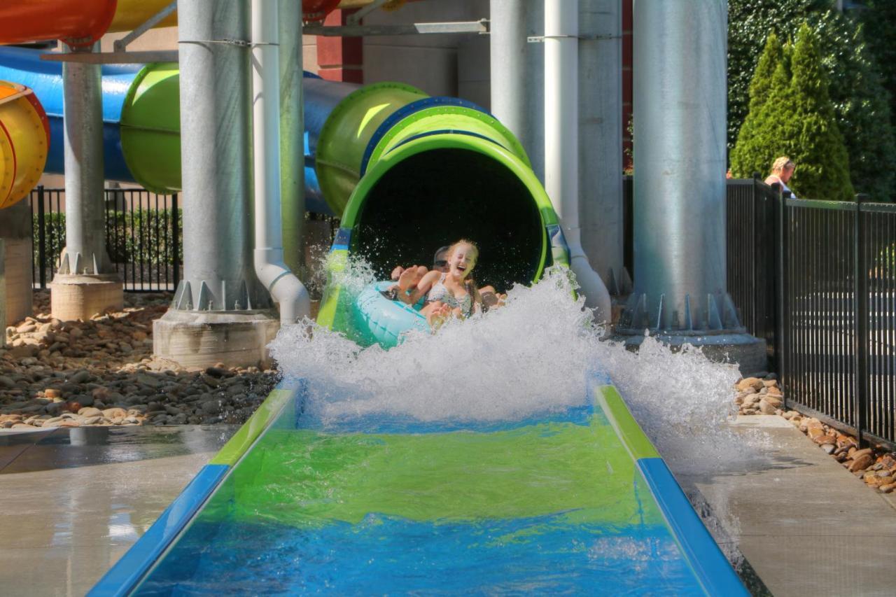 Country Cascades Waterpark Resort Pigeon Forge Exterior photo